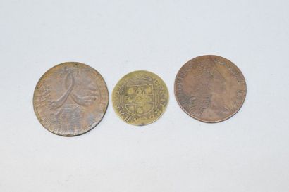 Trois monnaies anciennes. 