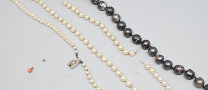 null Important lot de perles diverses.

(Accidents)