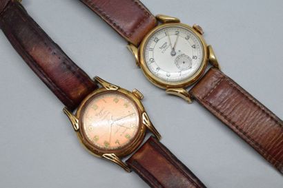 null Lot comprenant deux montres bracelet d'homme en métal doré:

- Huma 500, cadran...
