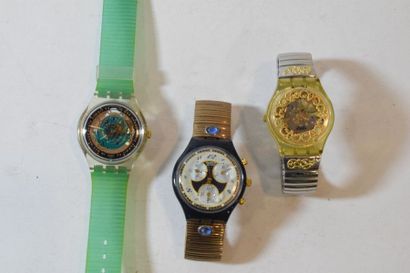 null SWATCH SWISS. 

Trois montres, l'une à motifs arabisants (Quartz); l'une avec...