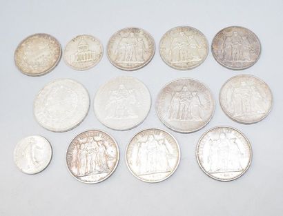null Lot de pièces en argent comprenant : 

- 50 Francs Hercule (1977 ; 1978 x 2)...