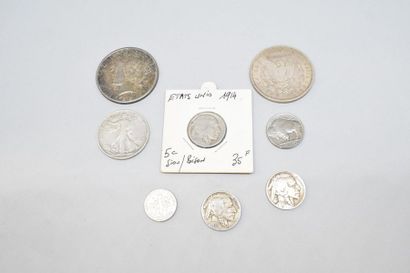 null Lot composé de pièces des Etats-Unis dont notamment de 5 cent Liberty 1914 "Bison",...