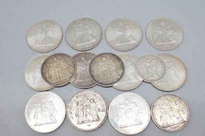 null Ensemble de pièces en argent comprenant : 

- 11 x 50 Francs Hercule (1974 ;...