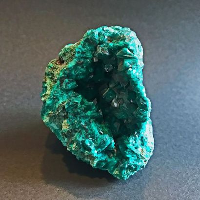 null Petite géode de DIOPTASE cristallisée du Congo (8,5 x 7 cm)