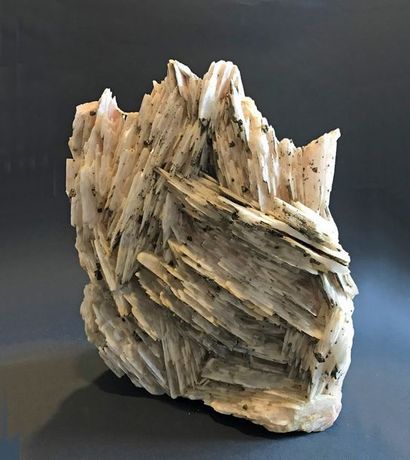 null Très belle BARYTINE feuilletée avec CHALCOPYRITE, probablement de la mine Dreislar,...