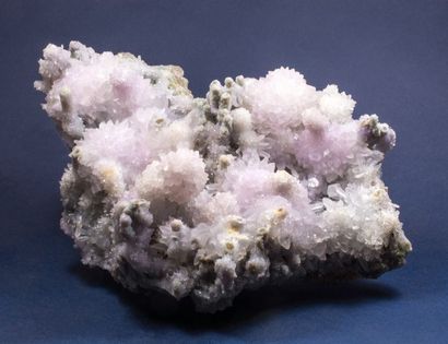 null Joli bloc de CALCEDOINE mamelonnée couvert de druses d'AMETHYSTE pale (23 x...