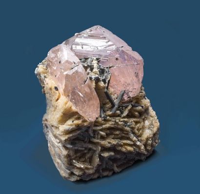 null MORGANITE de Corrego do Urucum, Galileia, Minas Gerais, Brésil (7,5 x 5 cm)...