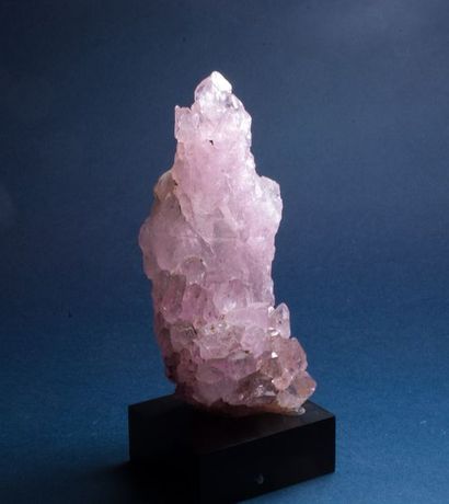 null Elégant QUARTZ rose cristallisé sur socle des Minas Gerais, Brésil (11 x 5 ...