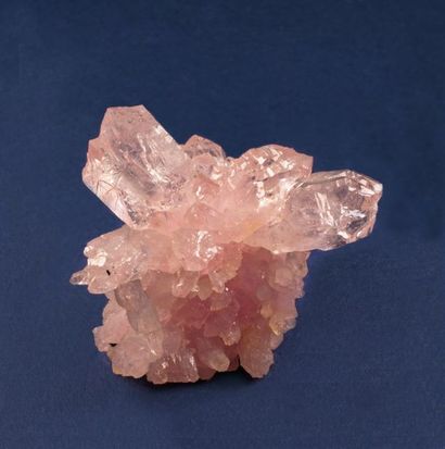 null Elégant petit QUARTZ rose cristallisé (4 x 3,5 cm)