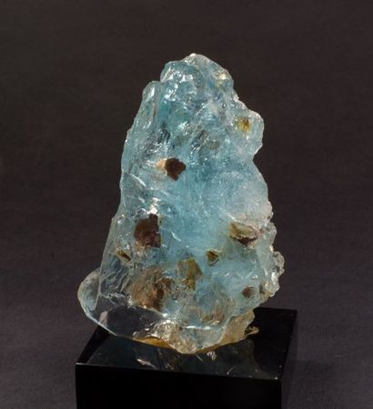 null TOPAZE bleue des Minas Gerais, Brésil (11 x 6 cm, 355 g): cristal essentiellement...