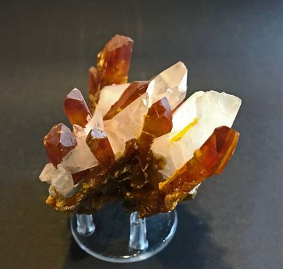 null Bel Orpiment et Calcite (10 cm), Shimen, Hunan, Chine : prismes brun ambré et...