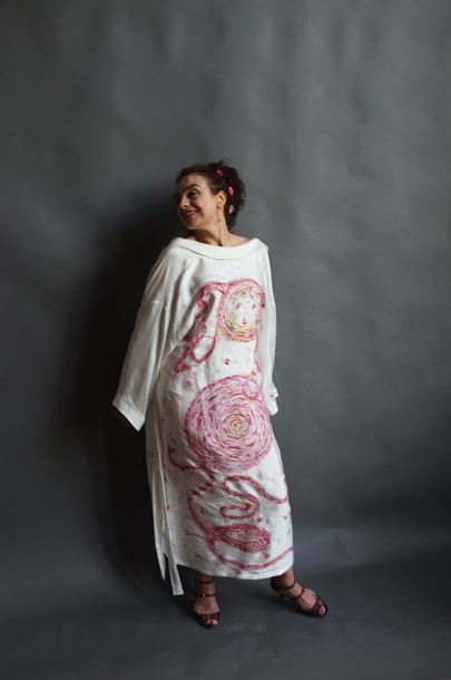 null GAULLE de Laetitia (née en 1961)

Kimono Smokim' (col type smoking) de WOM Création...
