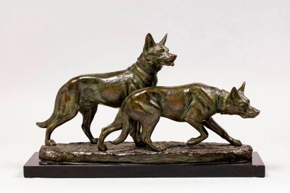 null RICHÉ Louis, 1877-1949

Deux chiens de berger

groupe en bronze à patine brun...