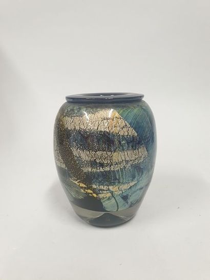 null Jean-Claude NOVARO (1943-2015) 

Vase ovoïde à large col en verre soufflé 

Signé...