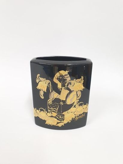 null Björn WIINBLAD (1918-2006) pour ROSENTHAL
Vase en porcelaine fond noir à décor...