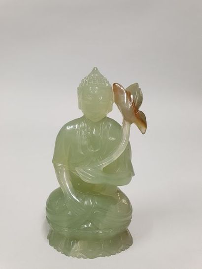 null Bouddha en jadéite à la fleur de lotus

Chine 

H. : 13.5 cm 