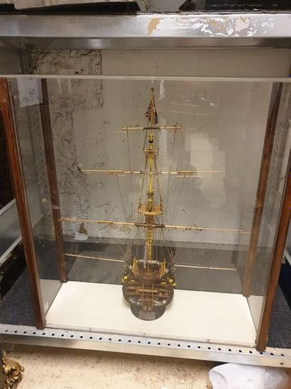 null Maquette coupe de voilier H.M.S. VICTORY'S
74 x 70 x 24 cm