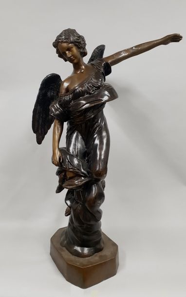 Femme ailée 

Sculpture en bronze à patine...
