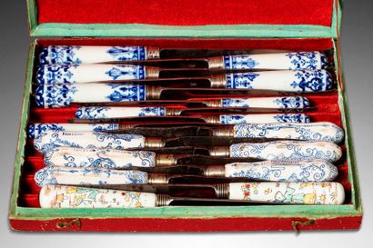 null Dix-sept couteaux anciens de différentes manufactures, contenus dans un écrin...