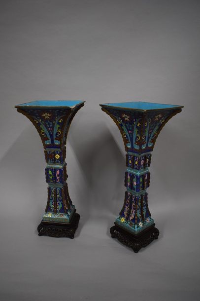 null France, Vieillard Jules, dans le goût de, XIXème siècle 

Paire de vases en...