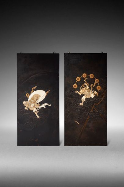  JAPON - Epoque MEIJI (1868 - 1912) 
Deux panneaux rectangulaires en laque nashiji...