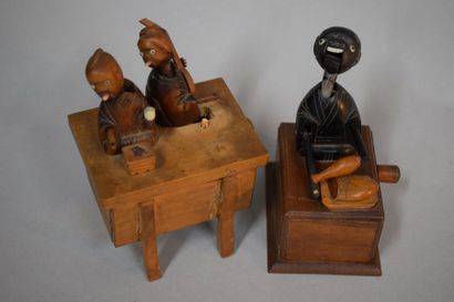 JAPON - Epoque MEIJI (1868 - 1912) 
Deux karakuri-ningyô, jouets articulés en bois,...