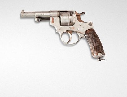 null Revolver modèle 1873. Fabrication de 1877. Mêmes numéros sur les pièces. Canon...