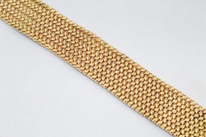 null Bracelet en or jaune (18K) à mailles tressées.

32g.