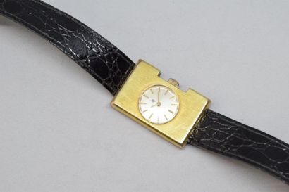 null Lip ( by Isabelle hebey et Roger Tallon)

Montre bracelet de dame, boîtier rectangulaire...