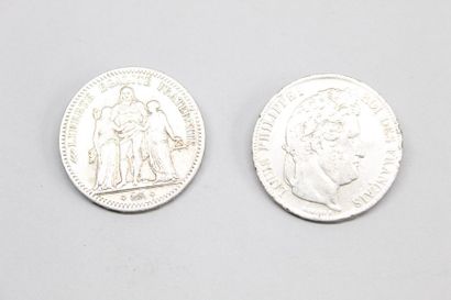 Deux pièces en argent de 5 francs montées...