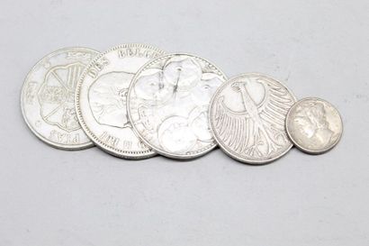 null Ensemble de pièces étrangères en argent :

Pièce commémorative grecque 30 drachmai...
