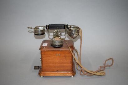 Téléphone modèle 1910 de marque Picart Lebas...