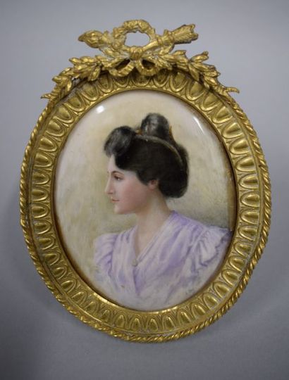 null MAY A 

Fin du XIXe - début du XXe siècle



1 - Portrait de profil de femme...