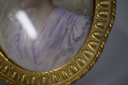 null MAY A 

Fin du XIXe - début du XXe siècle



1 - Portrait de profil de femme...
