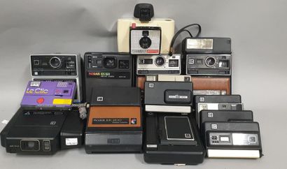 Lot divers : Kodak EK160 Instant Camera,...