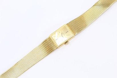 OMEGA OMEGA

Montre bracelet de dame en or 18K (750). Boîtier rectangulaire, fond...