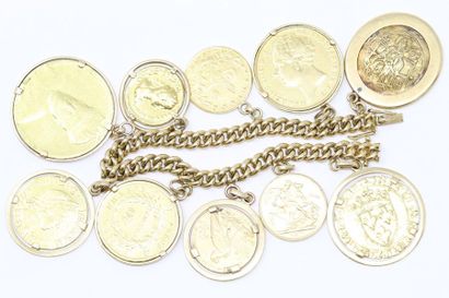 null Bracelet en or jaune 18k (750) orné de monnaies anciennes 

Poids : 151 g.