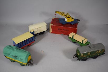 null HORNBY « O » : 6 wagons marchandises et fourgon dont claire voie - porte planches...
