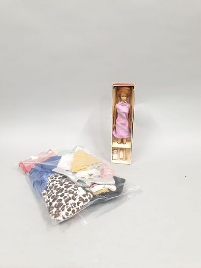 null Poupée BARBIE " Teen age fashion model with pedestal " c 1962 MATTEL Inc. imported...