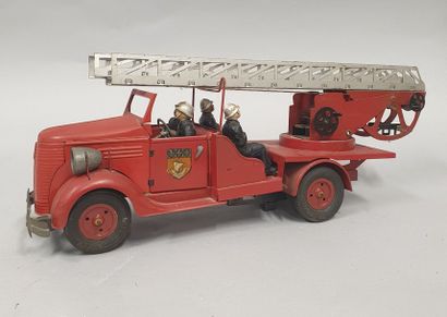 null VEBE : Camion de pompiers, mécanique, avec ses 4 pompiers, présenté dans sa...