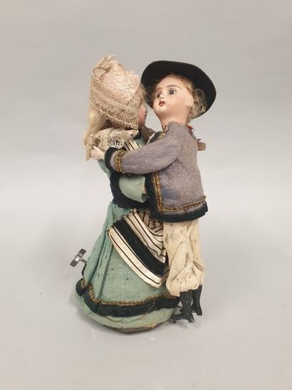 null Couple de valseurs, mécanique, avec personnages en tôle, tête en biscuit, de...