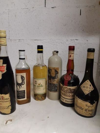 null 6 	bouteilles 	LIQUEURS 				 (Aubusson, Vieille Cure, Framboise, Cherry-Cognac,...