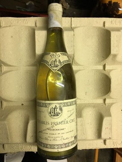 null 1	 bouteille 	CHABLIS 	"Fourchaume", 	A. Pic 	1979	 (es, TLB) 	

