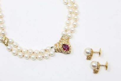 null Parrure en or jaune 18k (750) comprenant un collier double rang de perles de...