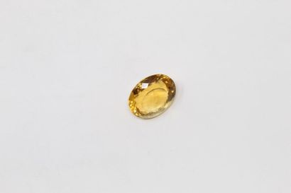 null Citrine piriforme sur papier. 

Poids : env. 15.90 cts. 