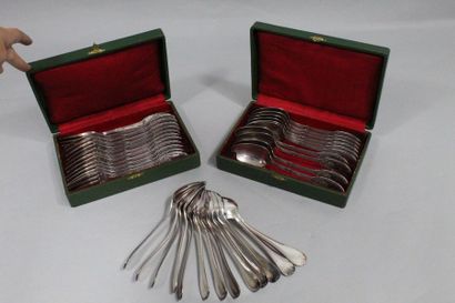null Lot de métal argenté comprenant : 

- 10 cuillères et 12 fourchettes à entremets...