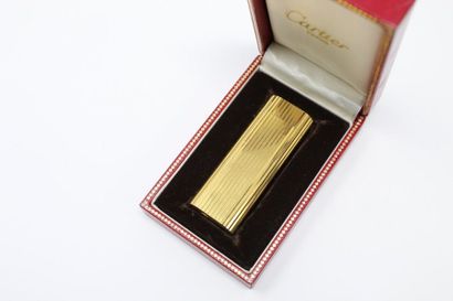 null CARTIER 

Briquet en métal doré dans son écrin Cartier

Dimensions : 7 x 2.5...