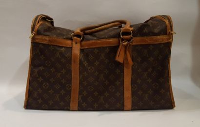 null Louis VUITTON

Lot composé de deux sacs "Chaussures" en toile Monogram et cuir...