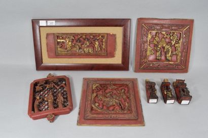 null Set of 7 red lacquered and gilded carved wooden elements with character decoration,...