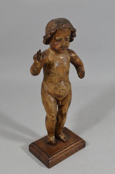 null Enfant Jésus bénissant en bois sculpté en ronde-bosse avec

traces de polychromie.

Espagne,...